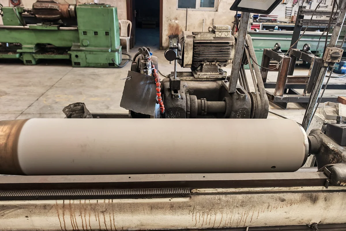 Beschichtung von Hydraulik-Kolbenstangen – Anwendung von UMEK